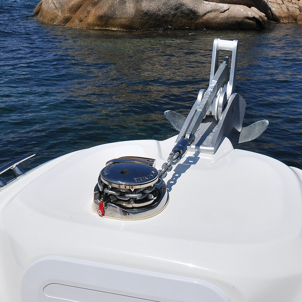 Lewmar V700 Vertical Windlass 12v + Remote - Image