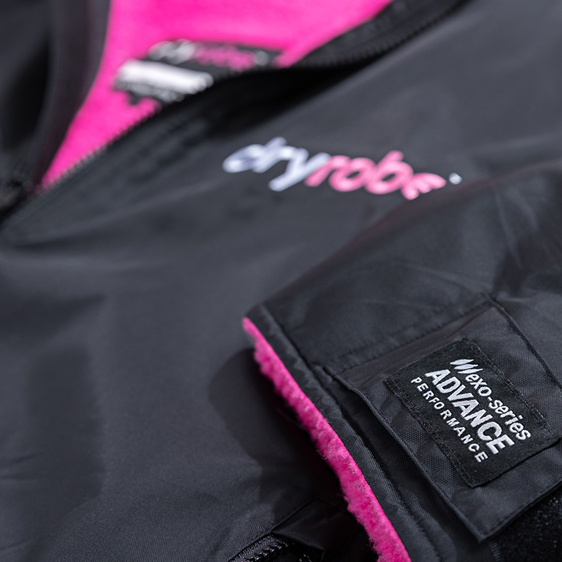 Dryrobe Advance Longsleeve Changing Robe - Black / Pink - Black / Pink